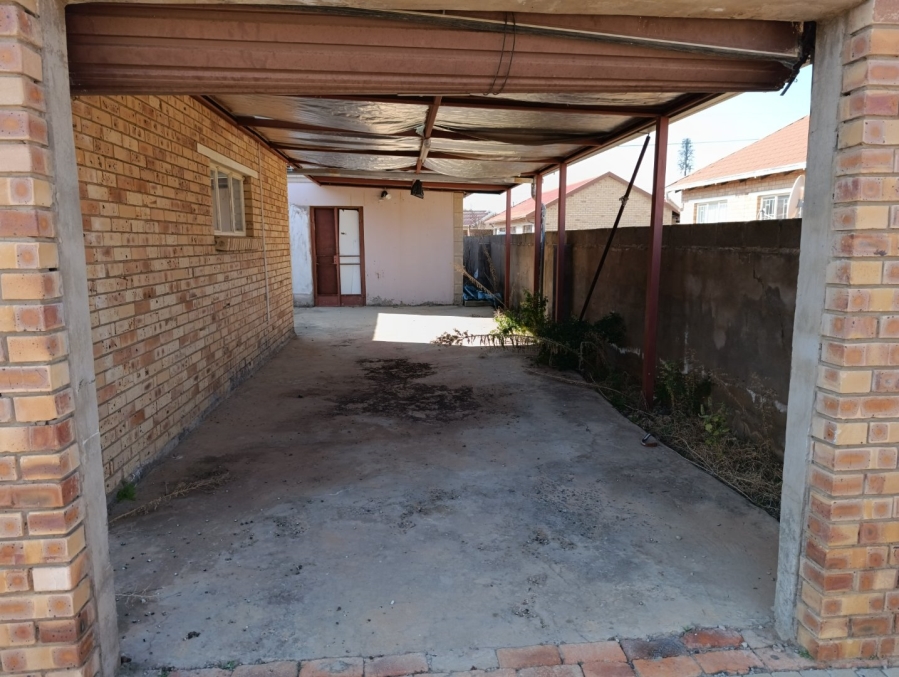 4 Bedroom Property for Sale in Mandela View Free State